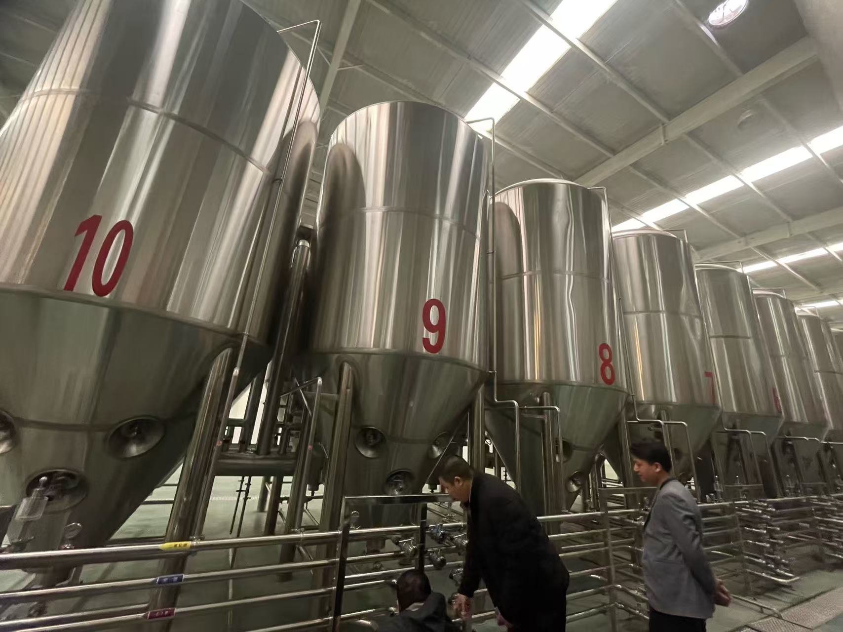 噶尔精酿啤酒设备厂—平面布置、设备设计、制造、调试、培训等一条龙服务